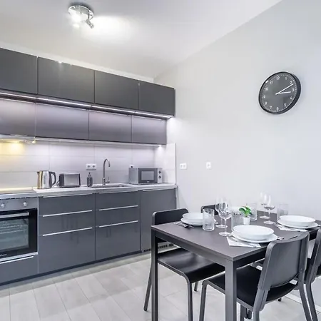 Comfy Flat With Balcony *