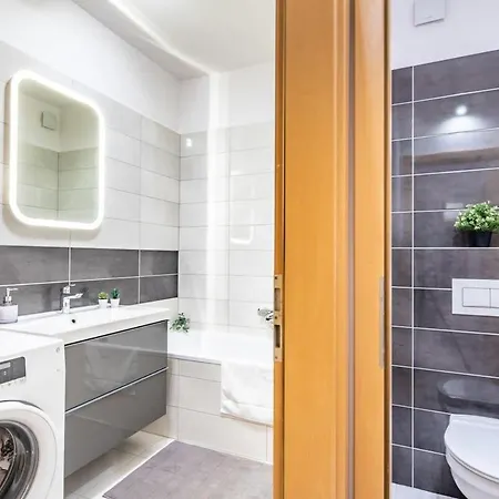 شقة Comfy Flat With Balcony بودابست