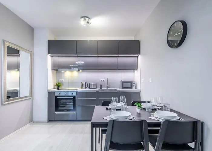 Comfy Flat With Balcony