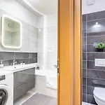 דירה Comfy Flat With Balcony בודפשט