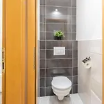 Comfy Flat With Balcony דירה