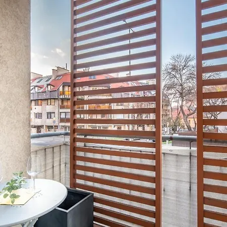 شقة Comfy Flat With Balcony *