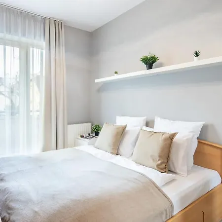 Comfy Flat With Balcony דירה בודפשט