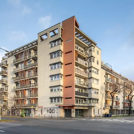 Comfy Flat With Balcony