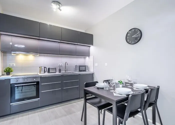 Comfy Flat With Balcony *