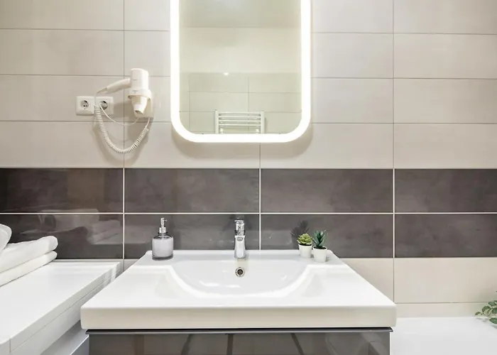 Comfy Flat With Balcony * בודפשט
